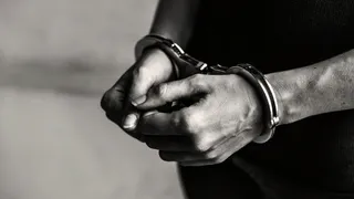 Во Владимире молодой человек вломился в кафе, разбив стеклянную дверь