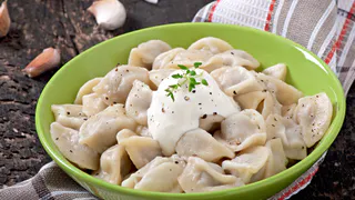 Добавляем 50 г — получаем вкуснейшее тесто даже без начинки: пельмени и вареники получаются, как у бабушки в деревне