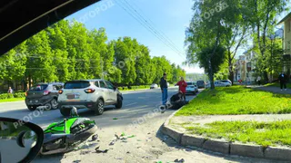 На улице Мира во Владимире в ДТП столкнулись легковушка и мотоцикл
