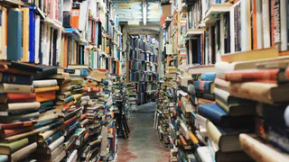 Старые книги никогда не выбрасываю: как подарить вторую жизнь ненужной макулатуре – 5 лучших способов