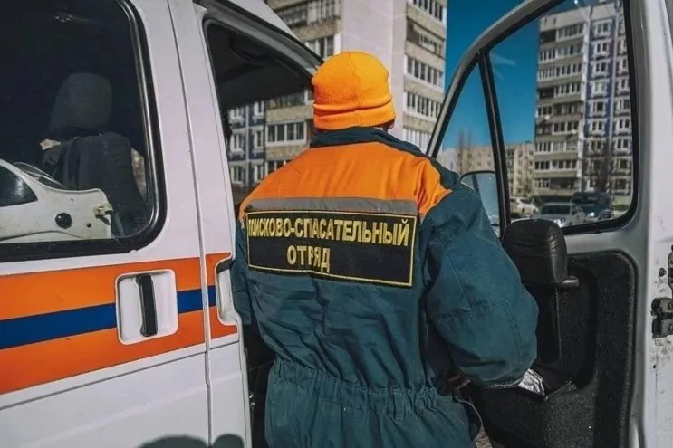 Ковровские спасатели освободили ребёнка из случайно захлопнувшейся машины