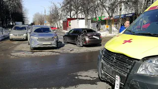 Во Владимире легковушка столкнулась с автомобилем скорой помощи