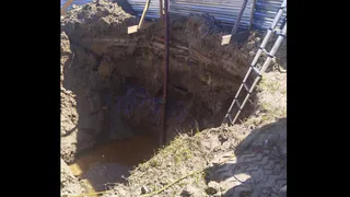 Во Владимирской области строителя завалило грунтом в котловане