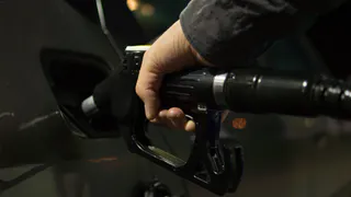 Не заправляйтесь здесь никогда, иначе угробите машину! Названы АЗС с низкокачественным бензином