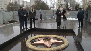 Во Владимире на мемориале памяти павшим воинам завершили укладку плитки и монтаж звезды