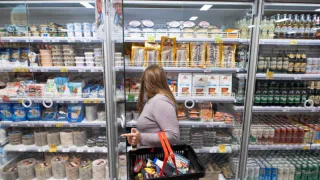 Производители мяса и молочки в России стали чаще использовать запрещенный "мясной клей"