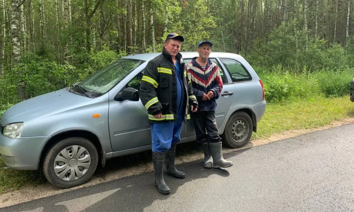 В Камешковском районе спасатели нашли потерявшегося в лесу пожилого мужчину