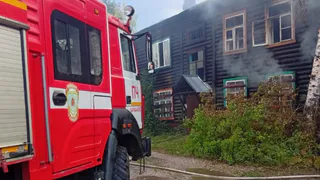 В Киржаче сгорел расселённый деревянный многоквартирный дом на улице Фрунзе