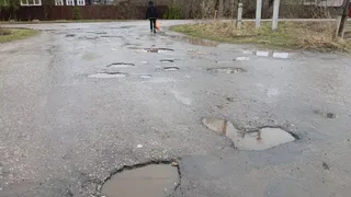 На трех улицах в Красной Горбатке разбиты дороги