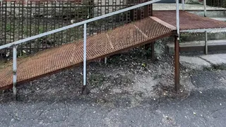 У подъезда дома в Коврове обнаружили пандус, опасный для маломобильных граждан