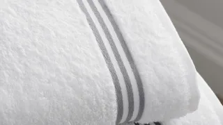Вываривать полотенца больше не нужно: 2 ложки на таз - и они будут как новые
