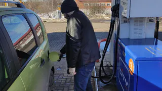 С завтрашнего дня пропадет на всех заправках. Водителей ждет неожиданное изменение на АЗС