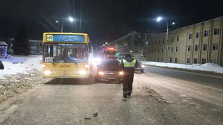 Во Владимире легковушка столкнулась с двумя рейсовыми автобусами
