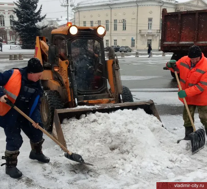 Коммунальные службы Владимира продолжают активную расчистку снега