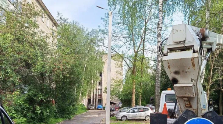 В районе улицы Егорова во Владимире установлены две новые опоры освещения