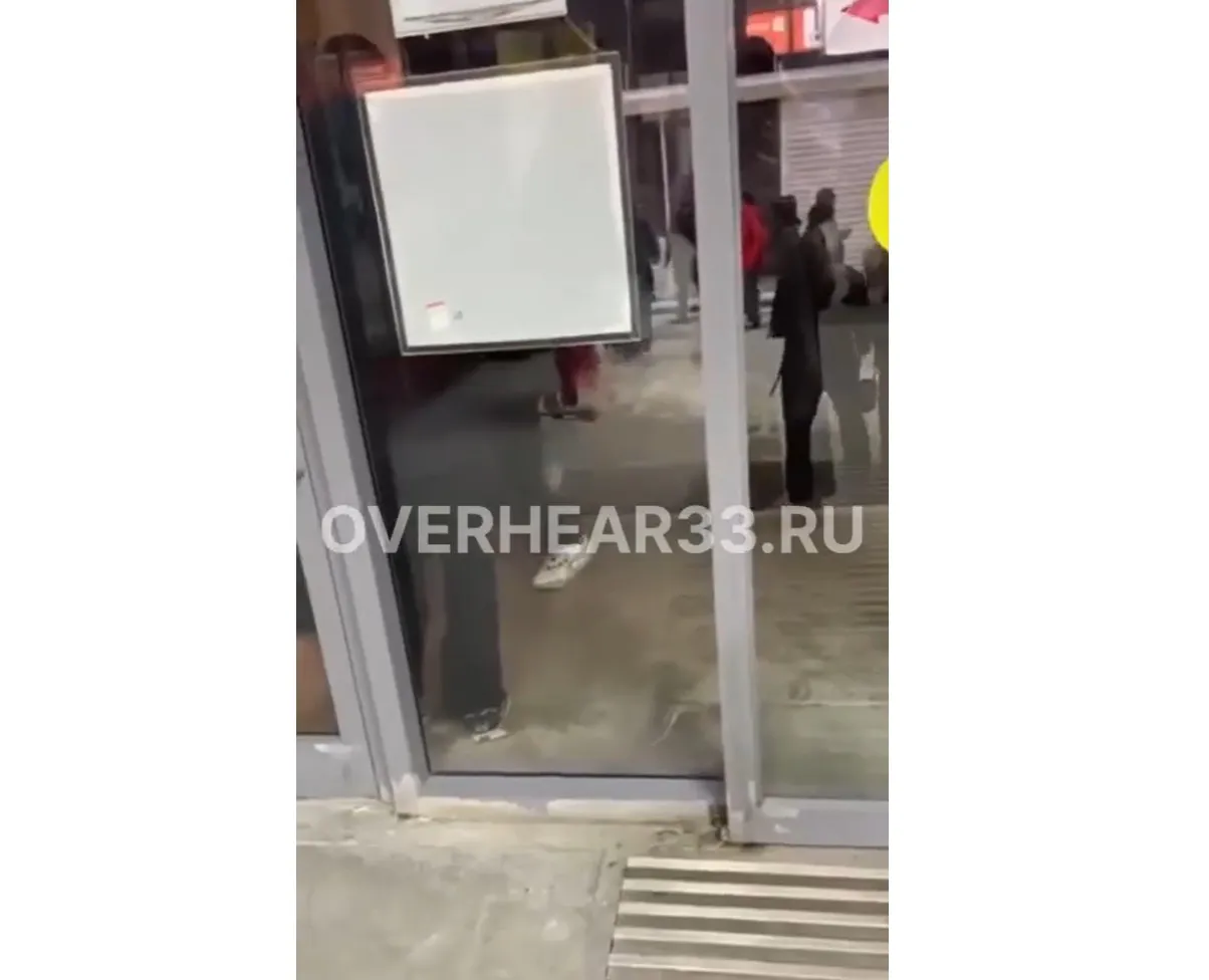 Во Владимире на улице Дворянской толпа подростков избила мальчика