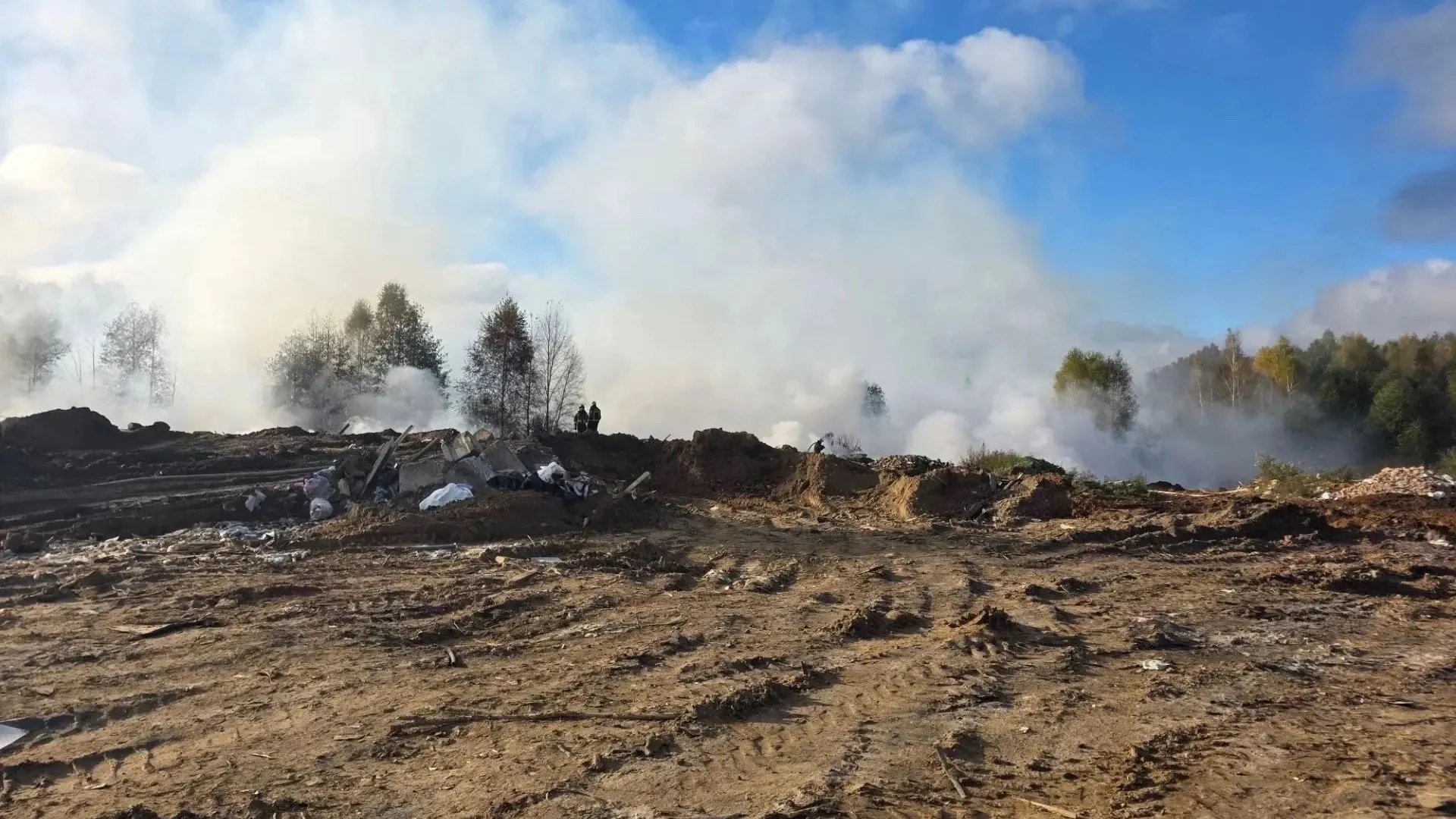 Во Владимире на Производственной улице загорелась свалка