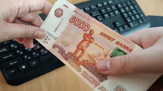 Во Владимире ритуальную фирму оштрафовали на 500 000 рублей за взятки врачу морга
