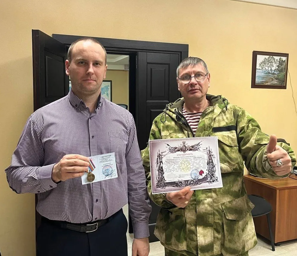 Директору завода во Владимирской области вручили памятный знак "От благодарного луганского народа"