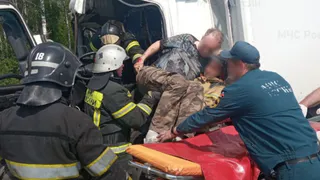 В Вязниковском районе спасатели вытащили человека из искорёженного в ДТП авто