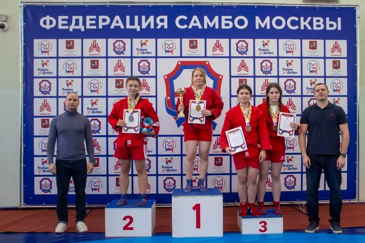 Самбистка из Александрова взяла «серебро» на турнире юношеской лиги в Москве