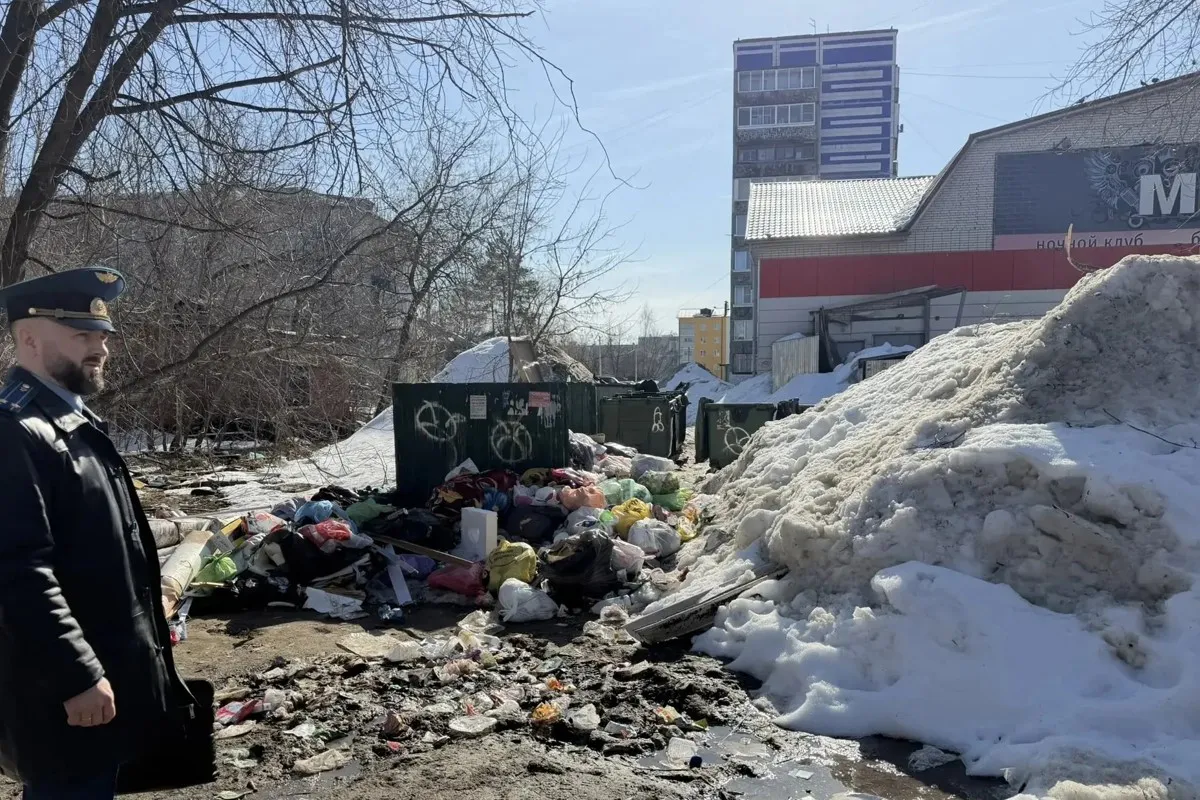 В Вязниках начали убирать снег у контейнерных площадок для нормального вывоза отходов