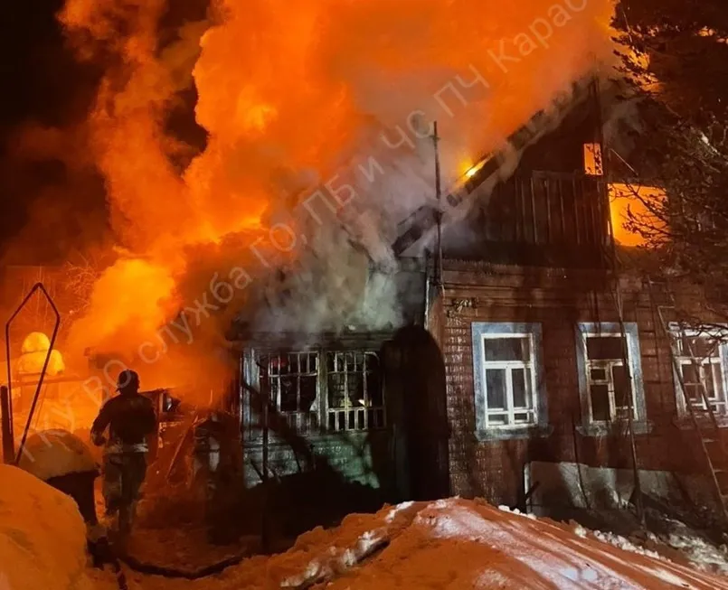 Ночью в Струнино произошел страшный пожар: загорелся частный дом