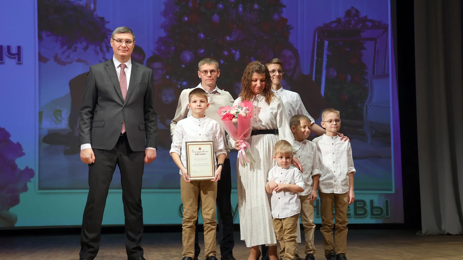Во Владимирской области прошла церемония награждения выдающихся семей региона