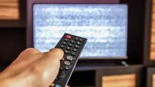 Почему в области на телеэкранах возможны короткие помехи и когда это пройдет?