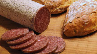 «Там одно мясо - можете смело брать»: эксперты Роскачества назвали лучшие марки колбас