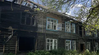 Во Владимирской области снесли аварийный дом, возле которого гуляли подростки